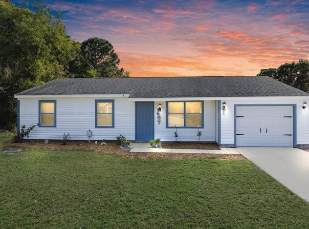 2122 SE Heathwood Circle, Port Saint Lucie, FL 34952