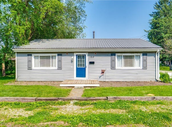 123 Define Court NE, Navarre, OH 44662
