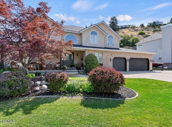 8697 Willow Green Circle, Sandy, UT 84093