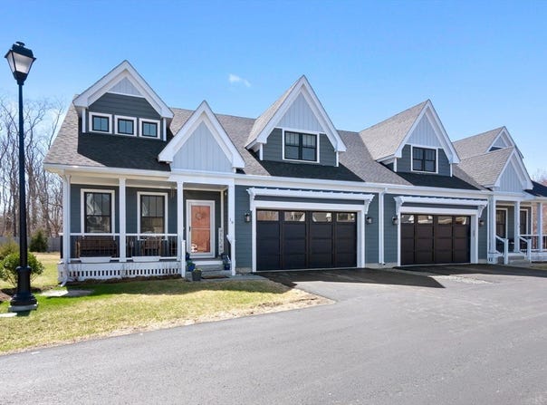 18 Primrose Ln, Ipswich, MA 01938