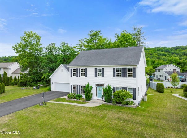 14 Maplecrest Drive, Ravena, NY 12143