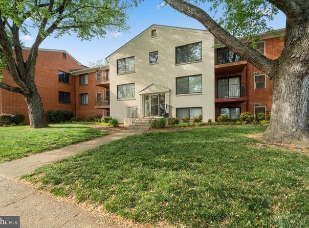 125 CLUBHOUSE DRIVE SW, LEESBURG, VA 20175