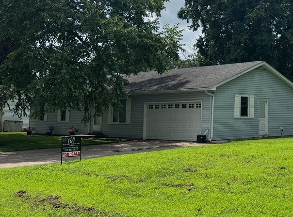 8 Walker Ave, Beardstown, IL 62618