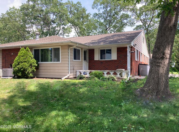 16a Lark Street, Manchester, NJ 08759