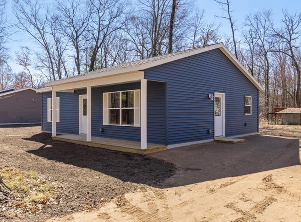 8992 Mackinaw Trail, Howard City, MI 49329