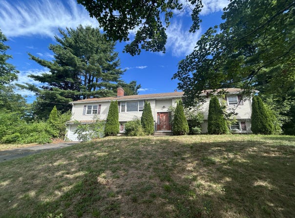 39 Phelps Drive, Hamden, CT 06514