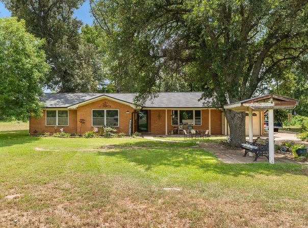 1084 E Main Street, Van, TX 75790