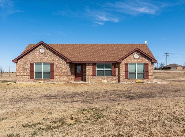 111 Ladonna Court, Decatur, TX 76234