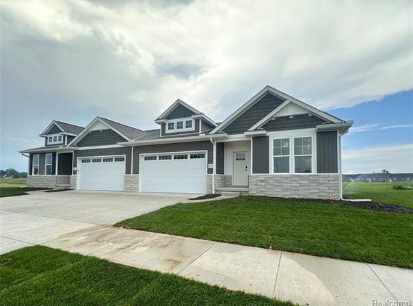 308 MCDOWELL DR, Howell, MI 48843