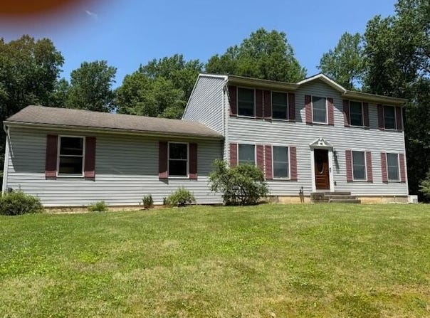 9155 N Loop Road, Slatington, PA 18080