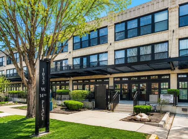 1033 W 14th Place, Chicago, IL 60608