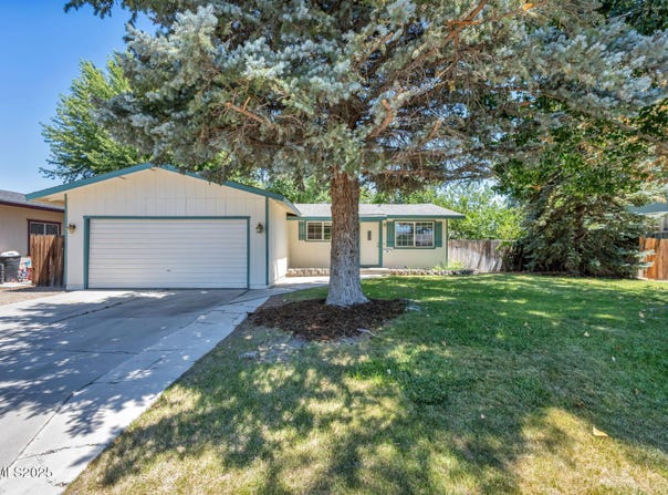 306 Helen Avenue, Yerington, NV 89447