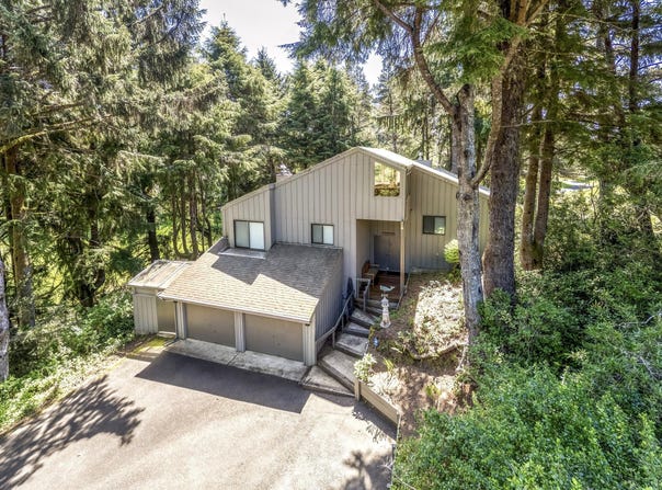 10 Fairway Ln, Gleneden Beach, OR 97388
