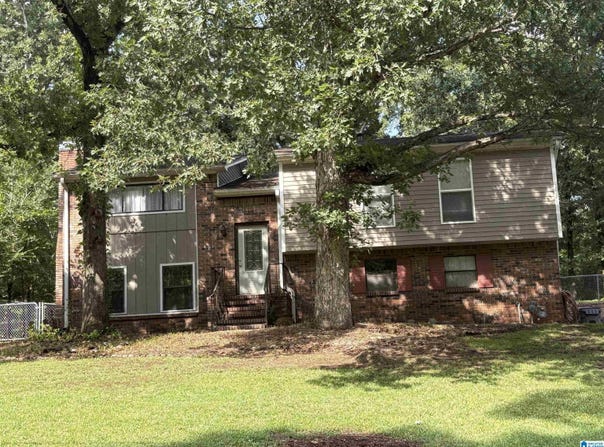 32 HUNTERS TRACE, PELHAM, AL 35124