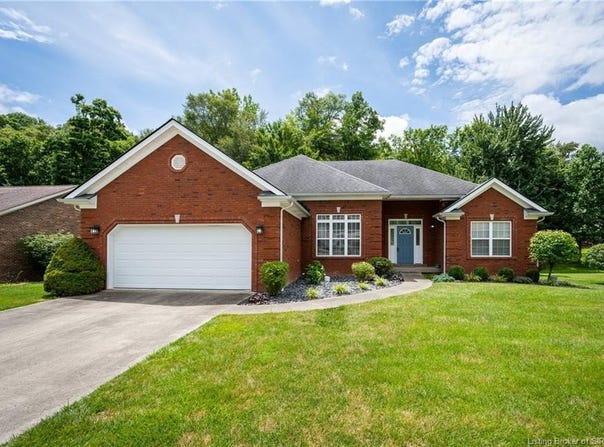 1807 Sterling Oaks Drive, Sellersburg, IN 47172