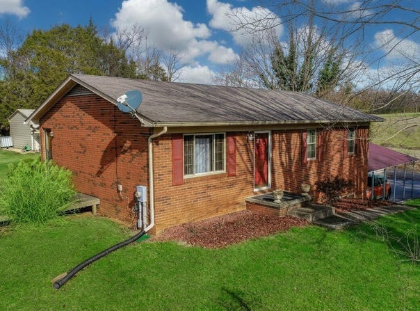 339 Bramble Lane, Dandridge, TN 37725