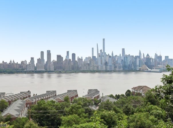 6309 Boulevard East, West New York Town, NJ 07093-4132