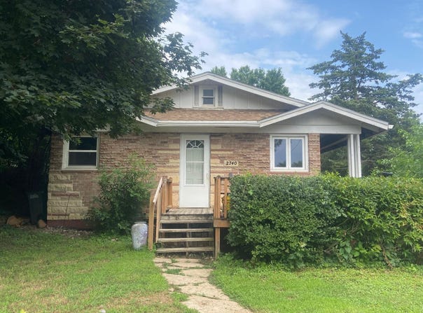 2740 Buena Vista, Dubuque, IA 52001