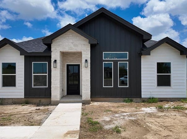 217 Sunset Loop, Eagle Pass, TX 78852