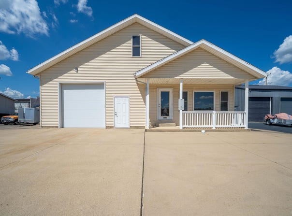 353 ANN ELIZA Street, Pekin, IL 61554