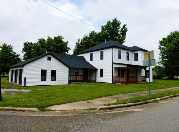 200 E Clover st, Hutsonville, IL 62433