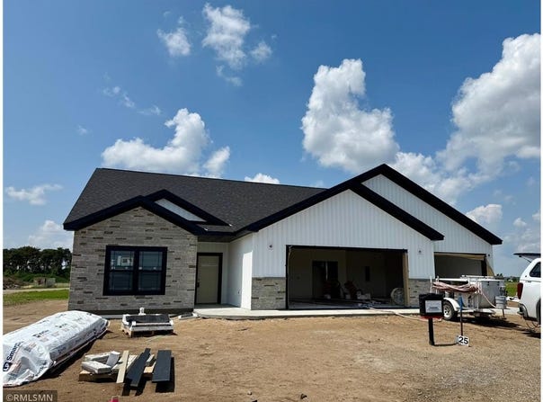 955 SW 3rd Avenue, Rice, MN 56367