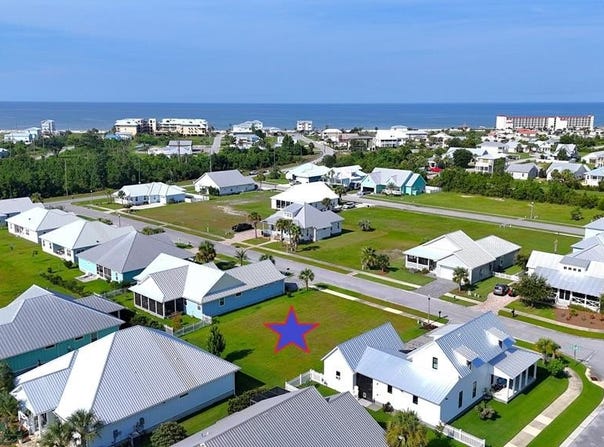 110 St Charles St, Mexico Beach, FL 32456