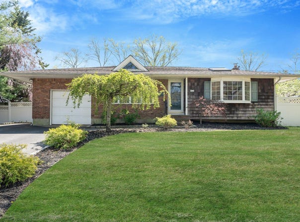 92 Dovecote Lane, Commack, NY 11725