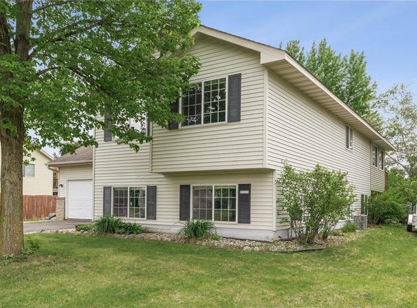 809 E Orchard Street, Belle Plaine, MN 56011