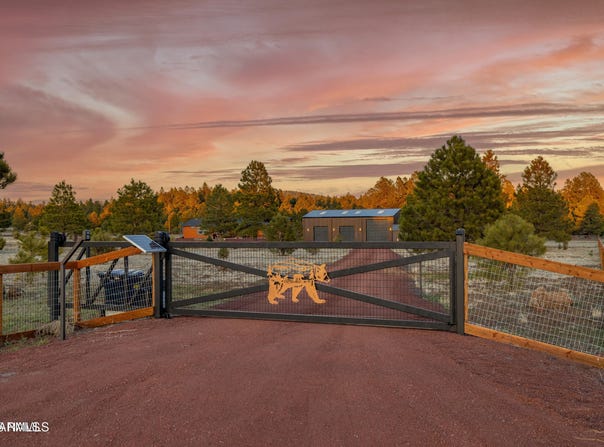 1150 N Three Bears Loop, Parks, AZ 86018