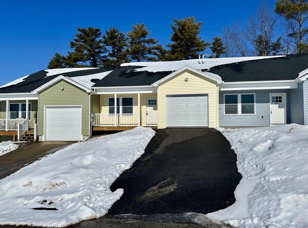 29 Village Circle, Augusta, ME 04330