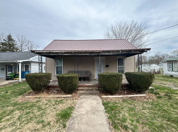408 SE 7th St, Fairfield, IL 62837