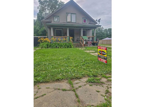 1415 Division St., Hull, IA 51239