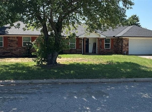 112 Mockingbird Lane, Chickasha, OK 73018