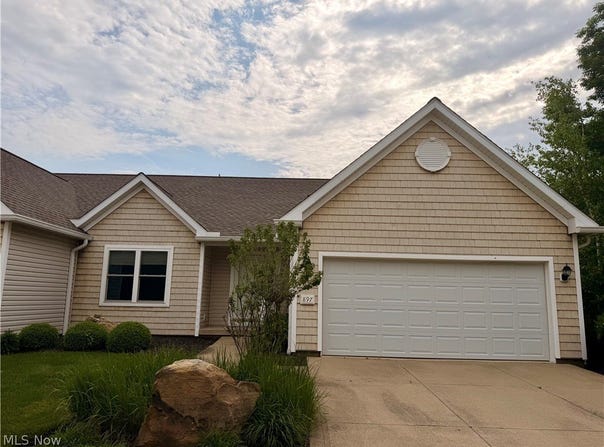 897 Stonewater Drive, Kent, OH 44240