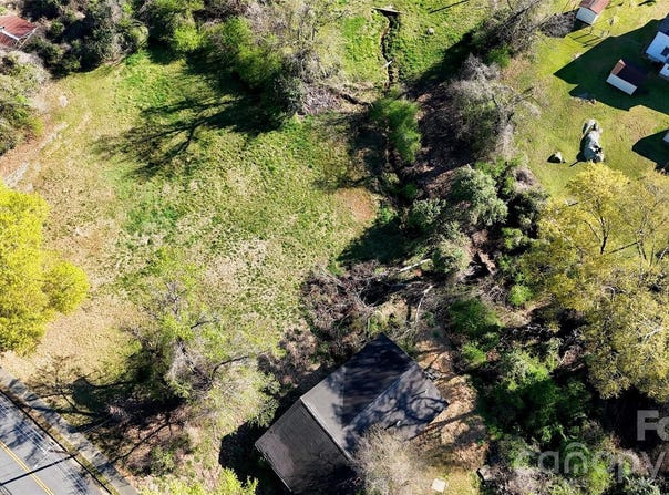 33 Pinecrest Avenue, Great Falls, SC 29055
