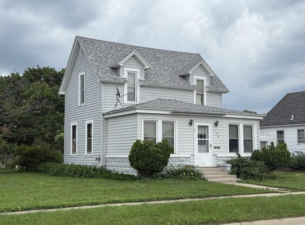 108 S 7th Street, Estherville, IA 51334
