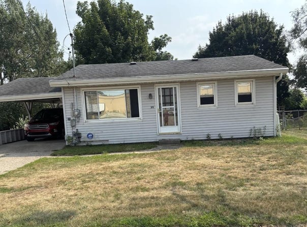 211 E Van Deinse Street, Greenville, MI 48838