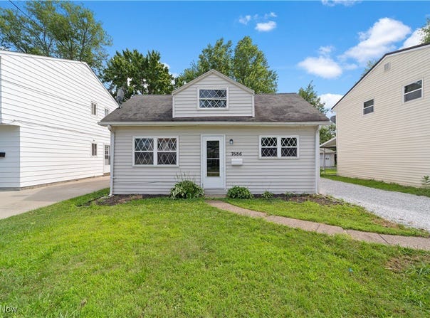 7686 Pinehurst Drive, Mentor on the Lake, OH 44060
