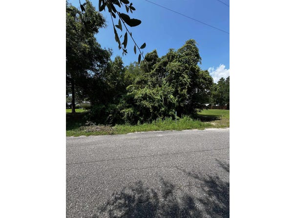 138 Illinois Street, Lanark Village, FL 32322