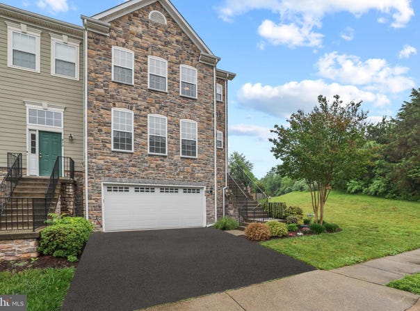 874 STONEFIELD Square NE, LEESBURG, VA 20176