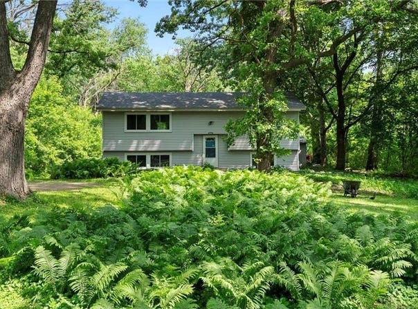 1504 89th Avenue N, Brooklyn Park, MN 55444