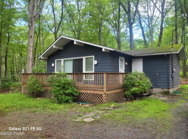 803 Lakeview Court, Lords Valley, PA 18428