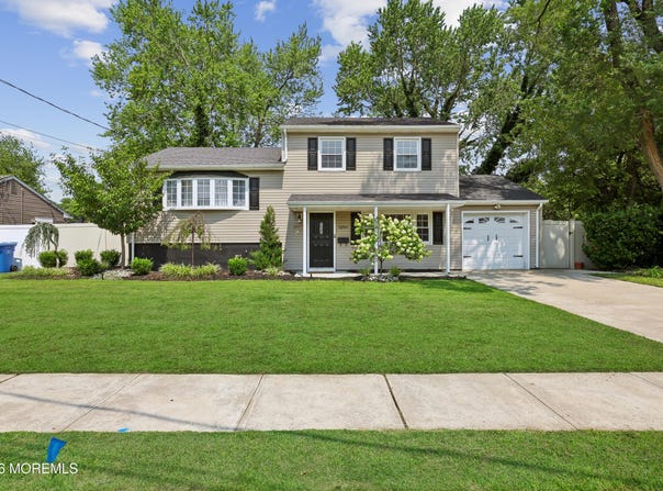 18 Carlton Avenue, Monroe, NJ 08831