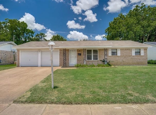 713 E Glendale Street, Crowley, TX 76036