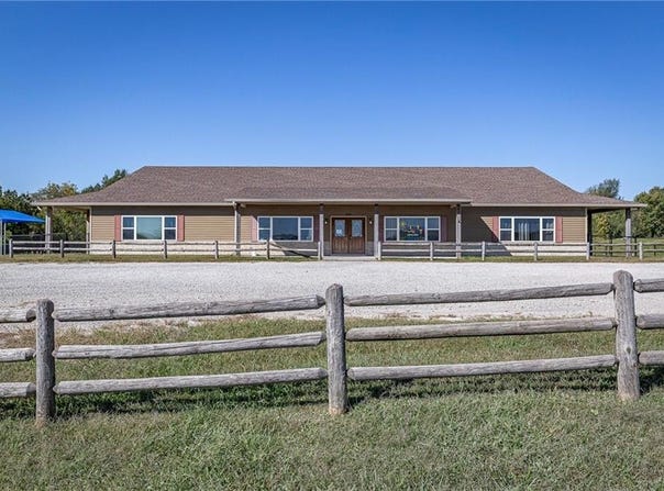3536 NW Gower Road, Gower, MO 64454