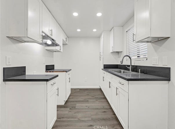 9834 Sepulveda Boulevard, North Hills, CA 91343