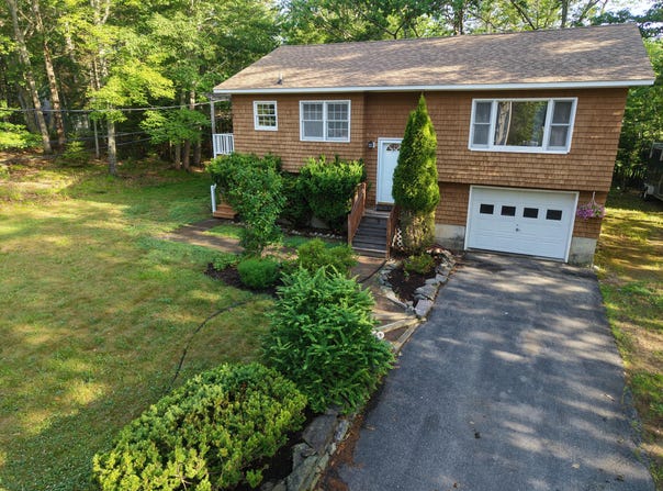 25 Mountain View Drive, Ellsworth, ME 04605