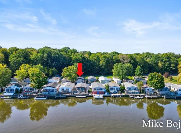 6236 Arrowhead Drive, Fennville, MI 49408