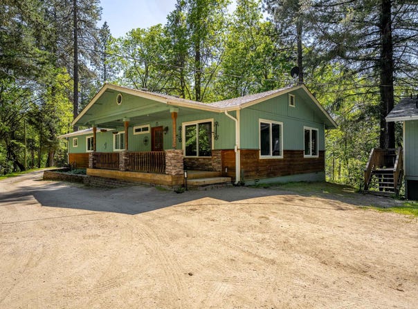 424 Roan Drive, Grants Pass, OR 97526